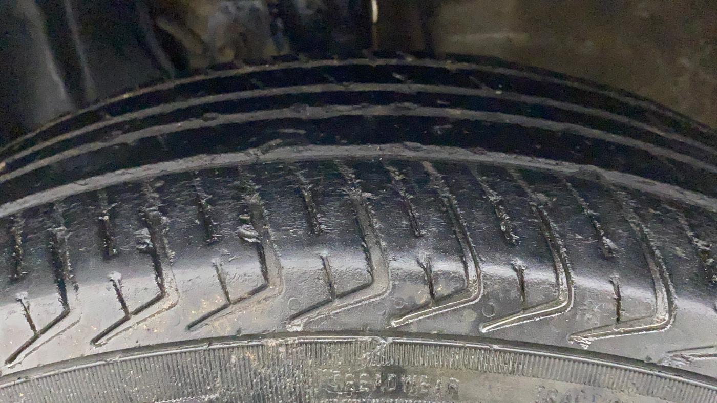 2020 Maruti New Wagon-R LXI CNG 1.0, CNG, Manual, 76,517 km, Left Front Tyre Tread