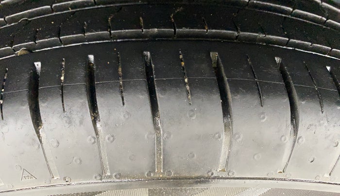 2022 Mahindra XUV300 W8 (O) 1.5 DIESEL, Diesel, Manual, 26,651 km, Right Rear Tyre Tread