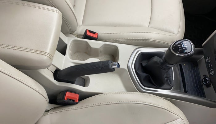 2022 Mahindra XUV300 W8 (O) 1.5 DIESEL, Diesel, Manual, 26,651 km, Gear Lever
