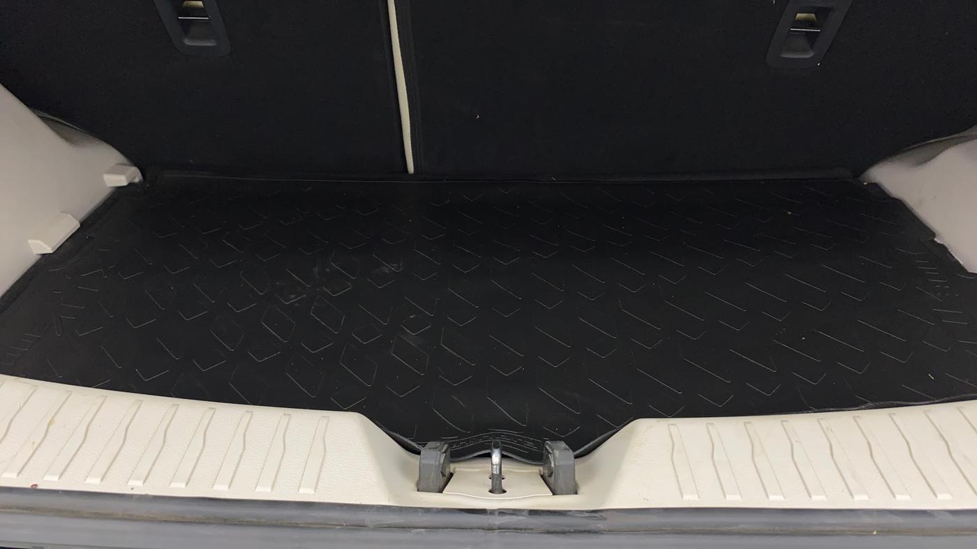 2022 Mahindra XUV300 W8 (O) 1.5 DIESEL, Diesel, Manual, 26,734 km, Boot Inside