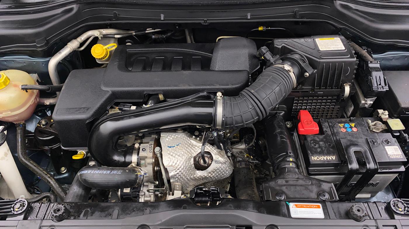 2022 Mahindra XUV300 W8 (O) 1.5 DIESEL, Diesel, Manual, 26,734 km, Engine View