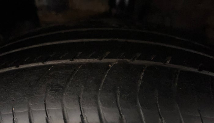 2019 Hyundai VENUE SX 1.4 CRDi DUAL TONE, Diesel, Manual, 1,07,785 km, Left Front Tyre Tread