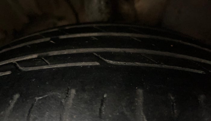 2019 Hyundai VENUE SX 1.4 CRDi DUAL TONE, Diesel, Manual, 1,07,785 km, Right Front Tyre Tread