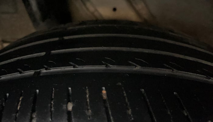 2019 Hyundai VENUE SX 1.4 CRDi DUAL TONE, Diesel, Manual, 1,07,785 km, Right Rear Tyre Tread