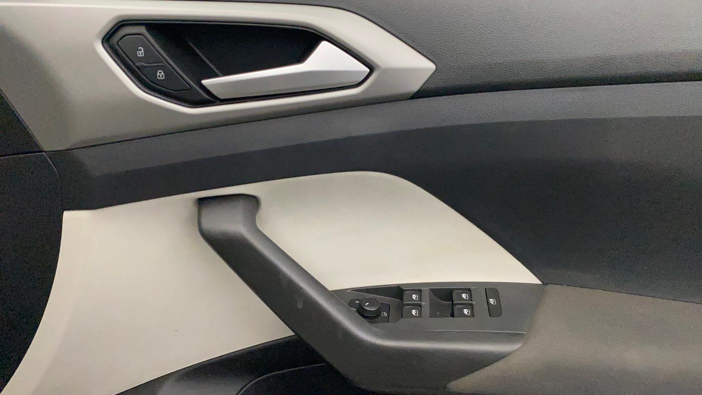 2024 Volkswagen TAIGUN Highline Plus 1.0 TSI MT, Petrol, Manual, 32,708 km, Driver Side Door Panels Control