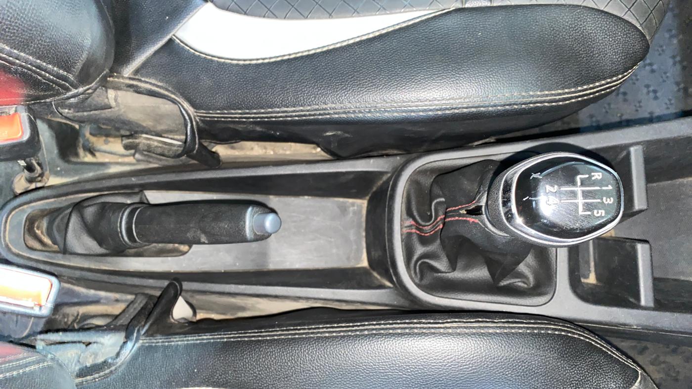 2022 Renault Kwid RXT 1.0, Petrol, Manual, 42,219 km, Gear Lever