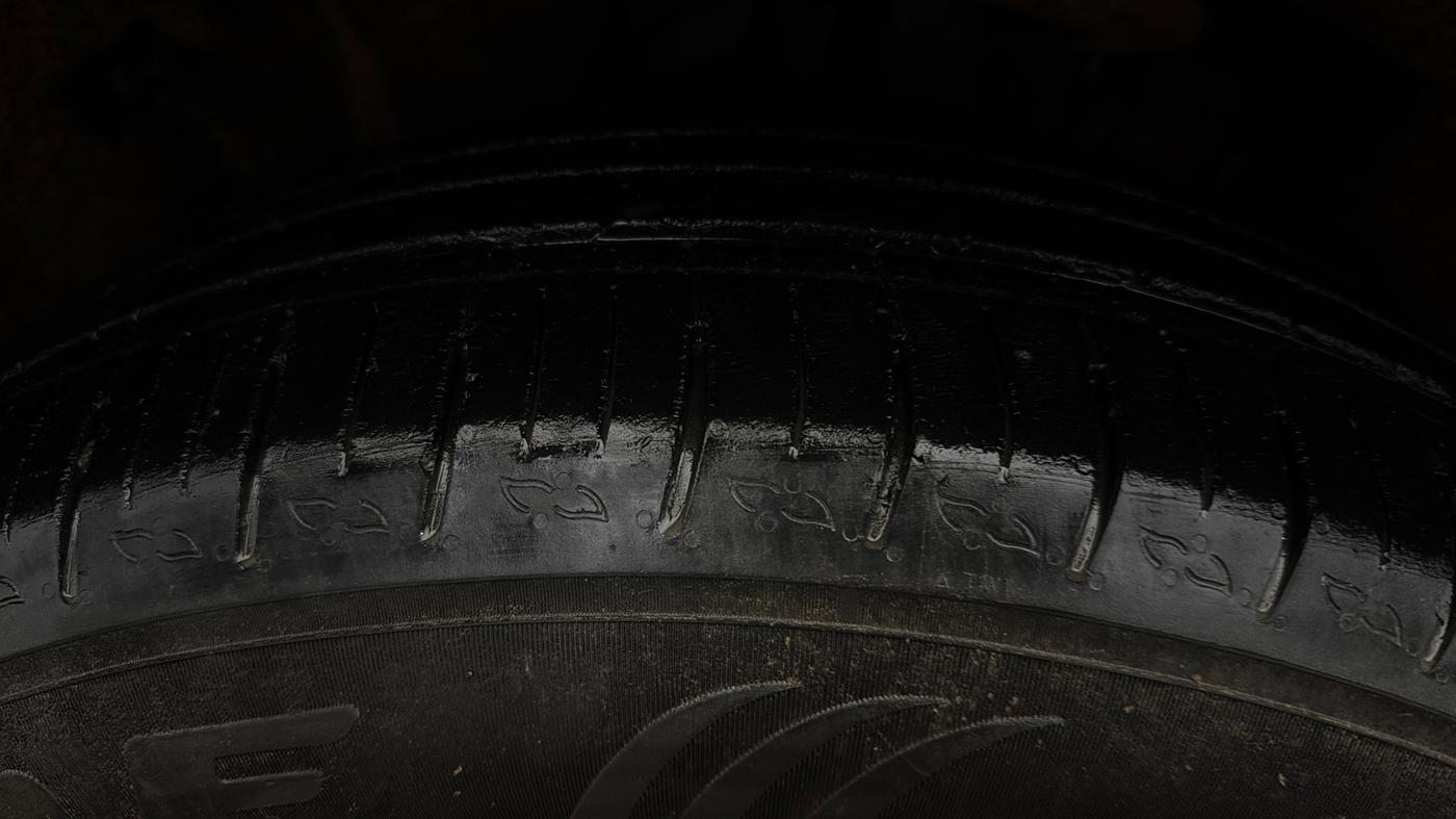 2022 Mahindra XUV700 AX 5 P AT 5 STR, Petrol, Automatic, 34,431 km, Left Front Tyre Tread