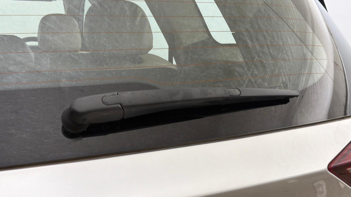 2022 Mahindra XUV700 AX 5 P AT 5 STR, Petrol, Automatic, 34,431 km, Rear Wiper