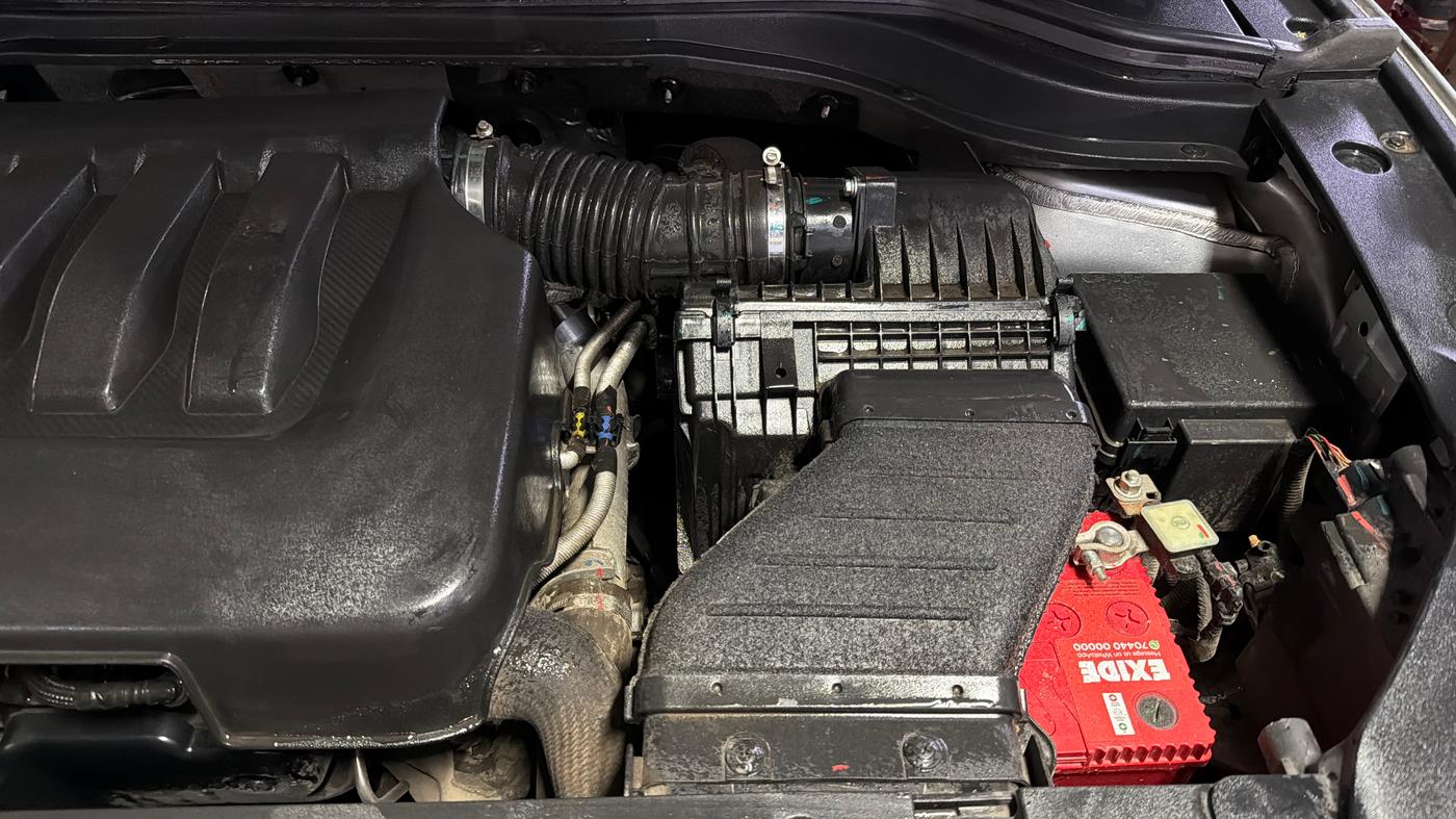 2022 Mahindra XUV700 AX 5 P AT 5 STR, Petrol, Automatic, 34,431 km, Engine View - Left