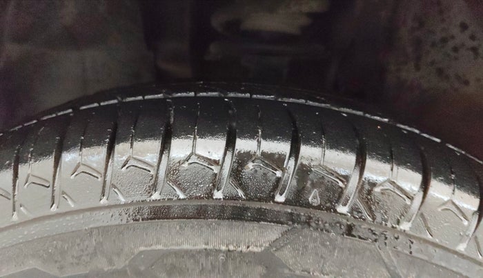 2019 Renault TRIBER RXT, Petrol, Manual, 70,698 km, Left Front Tyre Tread