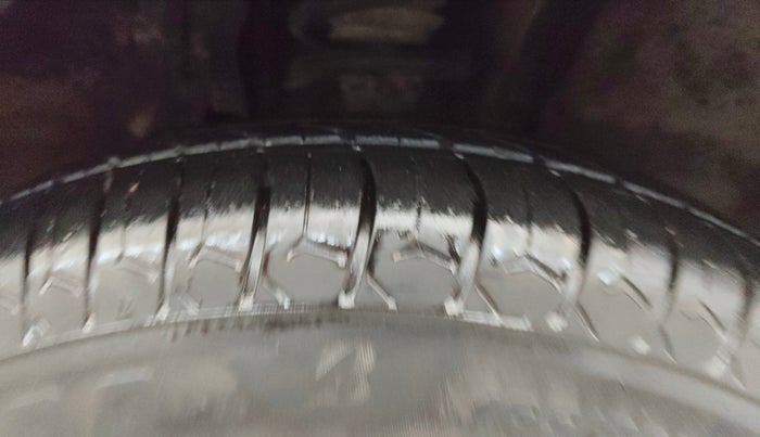 2019 Renault TRIBER RXT, Petrol, Manual, 70,698 km, Right Front Tyre Tread