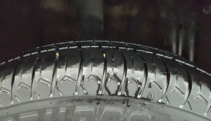 2019 Renault TRIBER RXT, Petrol, Manual, 70,698 km, Right Rear Tyre Tread