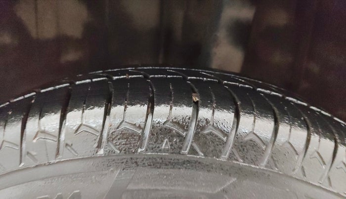 2019 Renault TRIBER RXT, Petrol, Manual, 70,698 km, Left Rear Tyre Tread