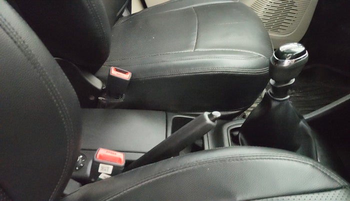 2019 Renault TRIBER RXT, Petrol, Manual, 70,698 km, Gear Lever