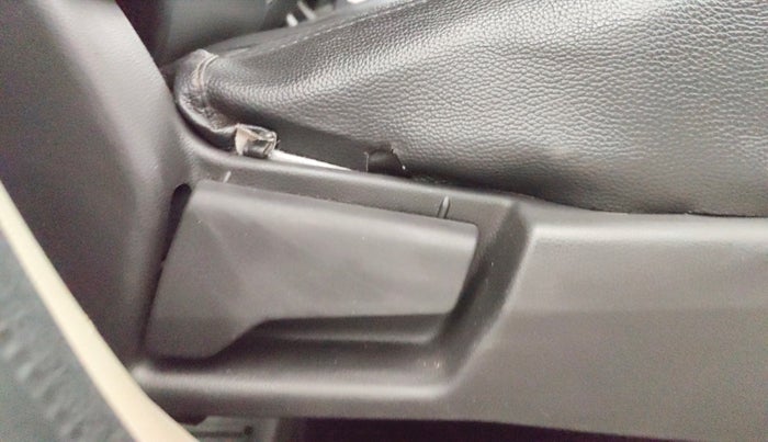 2019 Renault TRIBER RXT, Petrol, Manual, 70,698 km, Driver Side Adjustment Panel