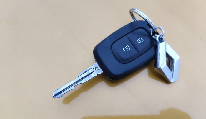 2019 Renault TRIBER RXT, Petrol, Manual, 70,698 km, Key Close Up