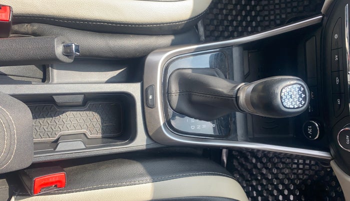 2023 Tata ALTROZ XZA + SUNROOF, Petrol, Automatic, 24,105 km, Gear Lever