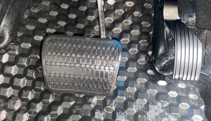 2023 Tata ALTROZ XZA + SUNROOF, Petrol, Automatic, 24,105 km, Pedals