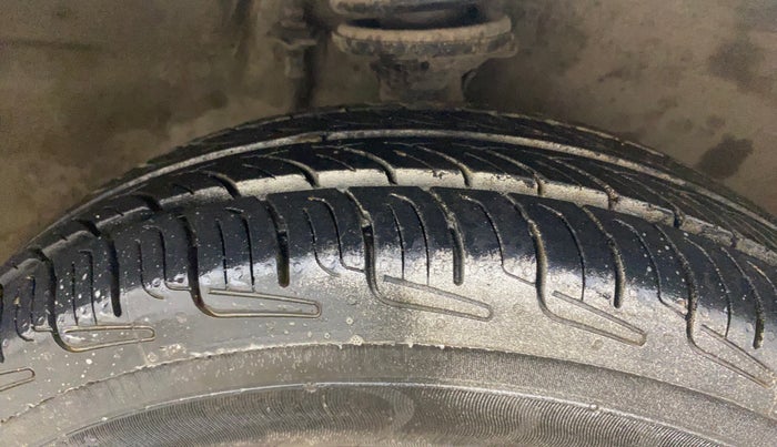 2016 Maruti Alto 800 LXI, Petrol, Manual, 1,22,112 km, Right Front Tyre Tread