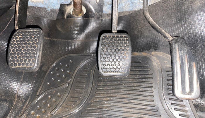 2016 Maruti Alto 800 LXI, Petrol, Manual, 1,22,112 km, Pedals