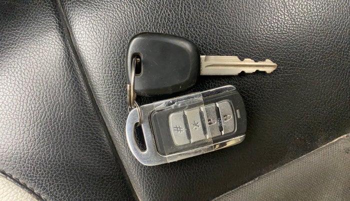 2016 Maruti Alto 800 LXI, Petrol, Manual, 1,22,112 km, Key Close Up