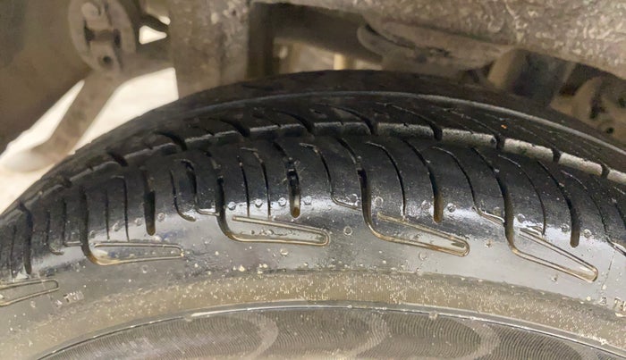 2016 Maruti Alto 800 LXI, Petrol, Manual, 1,22,112 km, Right Rear Tyre Tread