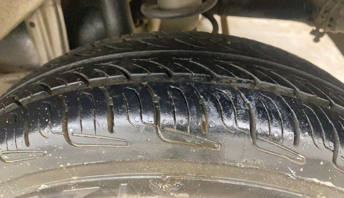2016 Maruti Alto 800 LXI, Petrol, Manual, 1,22,112 km, Left Rear Tyre Tread