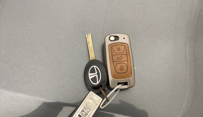 2022 Tata PUNCH ADVENTURE MT, Petrol, Manual, 78,505 km, Key Close Up