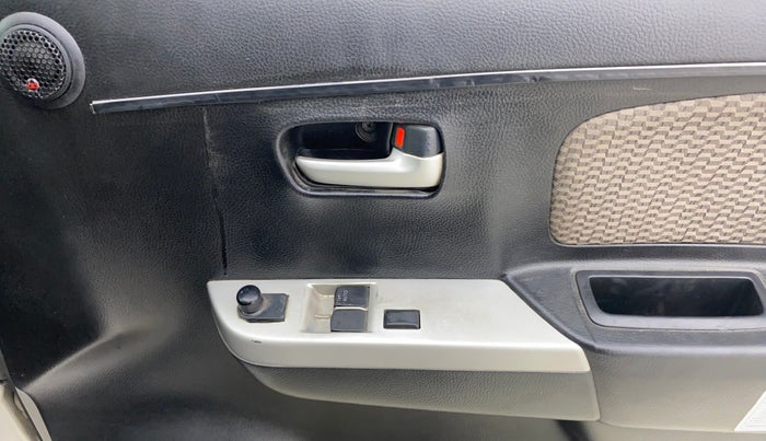 2016 Maruti Wagon R 1.0 LXI CNG, CNG, Manual, 66,397 km, Driver Side Door Panels Control