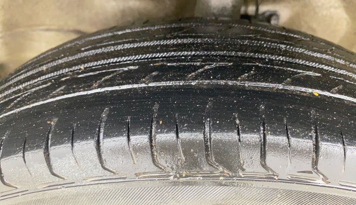 2016 Maruti Wagon R 1.0 LXI CNG, CNG, Manual, 66,397 km, Left Front Tyre Tread