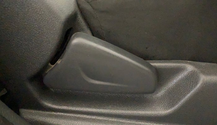 2016 Renault Kwid RXT 0.8, Petrol, Manual, 41,393 km, Driver Side Adjustment Panel