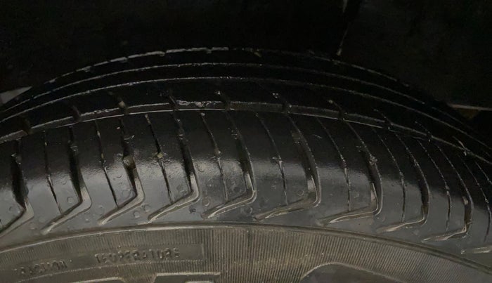 2016 Renault Kwid RXT 0.8, Petrol, Manual, 41,393 km, Left Rear Tyre Tread