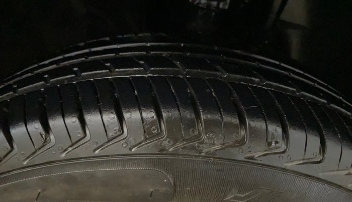 2016 Renault Kwid RXT 0.8, Petrol, Manual, 41,393 km, Right Front Tyre Tread