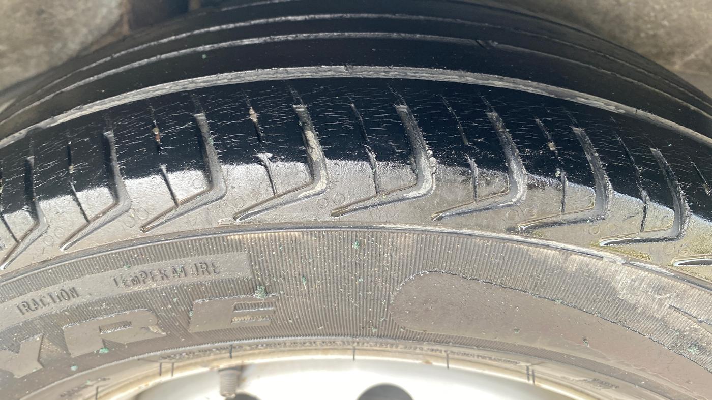 2014 Hyundai i10 MAGNA 1.1, Petrol, Manual, 1,31,589 km, Left Rear Tyre Tread