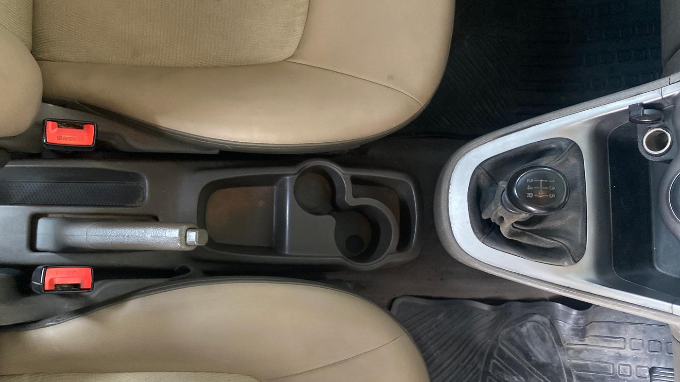 2014 Hyundai i10 MAGNA 1.1, Petrol, Manual, 1,31,589 km, Gear Lever