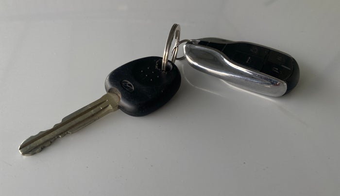 2014 Hyundai i10 MAGNA 1.1, Petrol, Manual, 1,31,558 km, Key Close Up