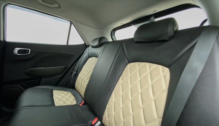 2021 Hyundai VENUE S Plus MT 1.2 Kappa, Petrol, Manual, 29,335 km, Right Side Rear Door Cabin