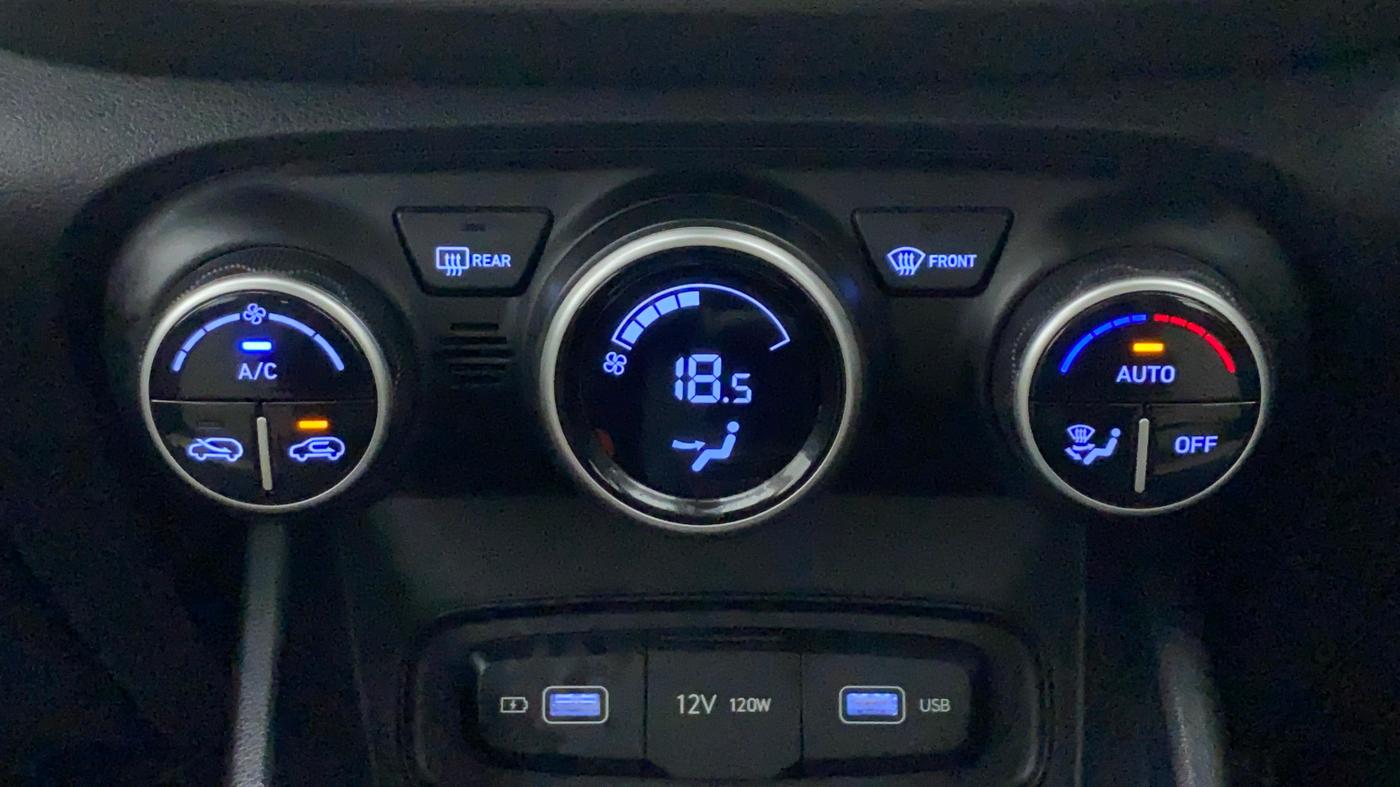 2021 Hyundai VENUE S Plus MT 1.2 Kappa, Petrol, Manual, 29,335 km, Automatic Climate Control