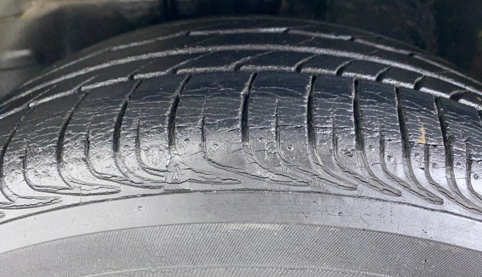 2011 Toyota Corolla Altis VL AT, Petrol, Automatic, 24,980 km, Left Front Tyre Tread