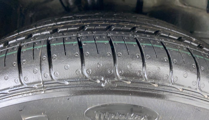 2011 Toyota Corolla Altis VL AT, Petrol, Automatic, 24,980 km, Right Front Tyre Tread