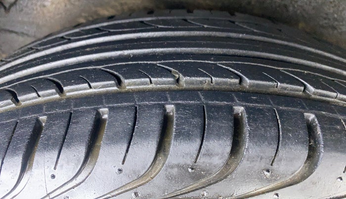 2011 Hyundai i20 MAGNA 1.2 VTVT, Petrol, Manual, 27,449 km, Right Rear Tyre Tread