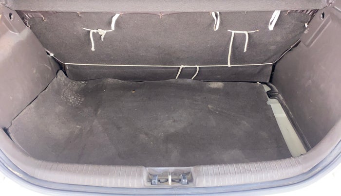 2011 Hyundai i20 MAGNA 1.2 VTVT, Petrol, Manual, 27,449 km, Boot Inside