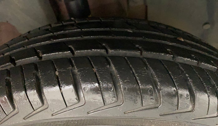 2017 Renault Kwid RXL 1.0 AMT, Petrol, Automatic, 13,272 km, Right Front Tyre Tread