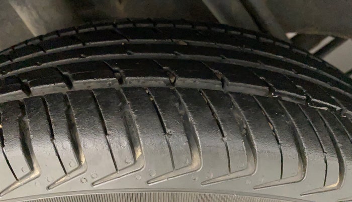 2017 Renault Kwid RXL 1.0 AMT, Petrol, Automatic, 13,272 km, Left Rear Tyre Tread