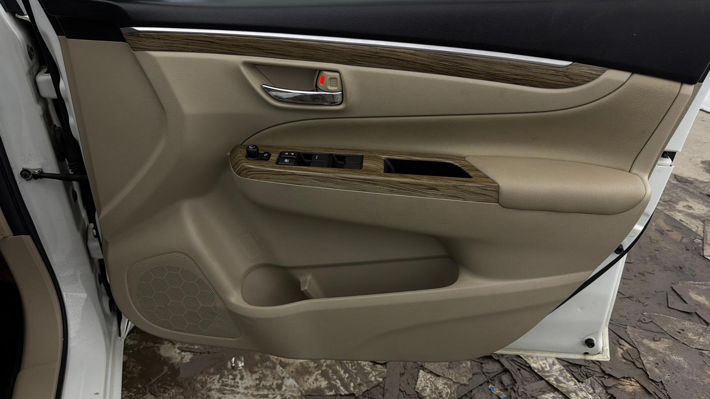 2025 Maruti Ciaz ALPHA  AT 1.5 SHVS PETROL, Petrol, Automatic, 5,025 km, Driver Side Door Panels Control