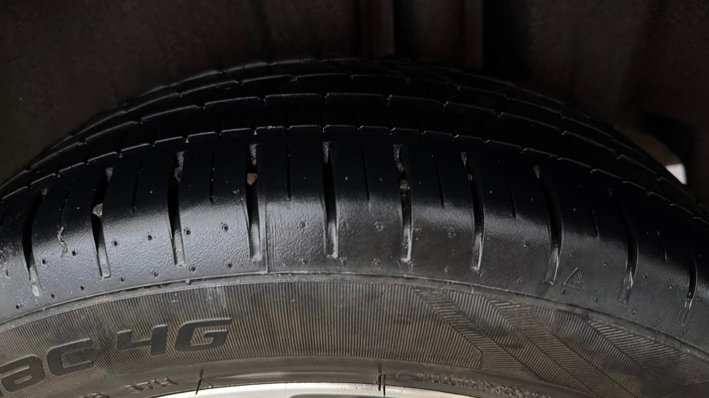 2025 Maruti Ciaz ALPHA  AT 1.5 SHVS PETROL, Petrol, Automatic, 5,025 km, Left Rear Tyre Tread