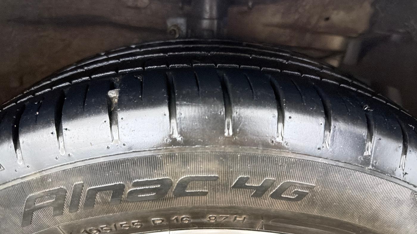 2025 Maruti Ciaz ALPHA  AT 1.5 SHVS PETROL, Petrol, Automatic, 5,025 km, Right Front Tyre Tread