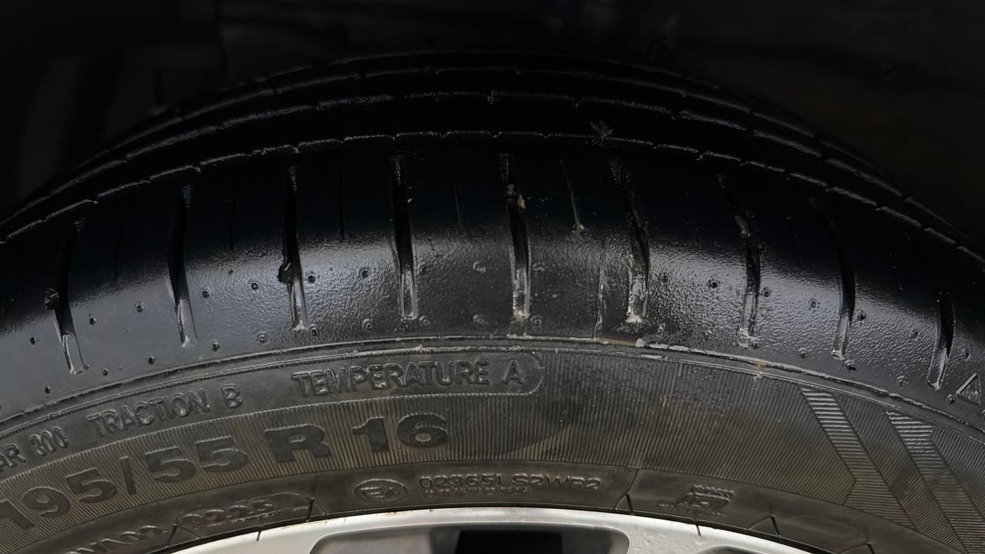 2025 Maruti Ciaz ALPHA  AT 1.5 SHVS PETROL, Petrol, Automatic, 5,025 km, Left Front Tyre Tread