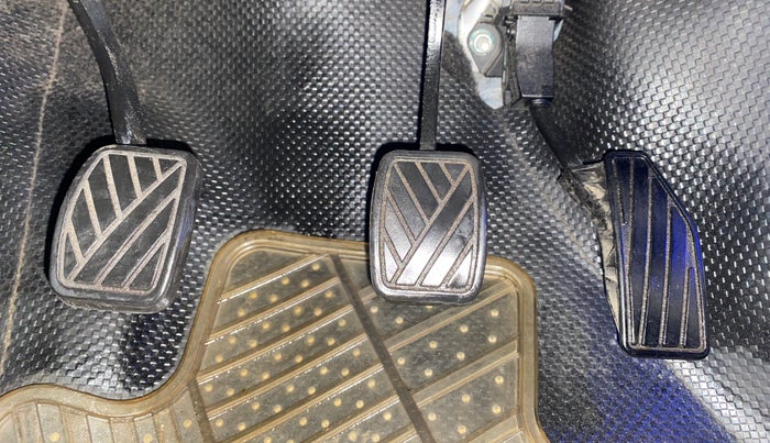 2016 Maruti Baleno DELTA PETROL 1.2, CNG, Manual, 25,312 km, Pedals