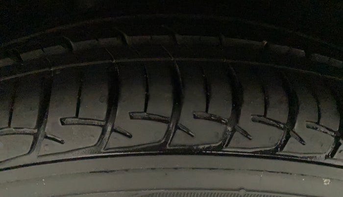 2016 Maruti Baleno DELTA PETROL 1.2, CNG, Manual, 25,312 km, Right Rear Tyre Tread